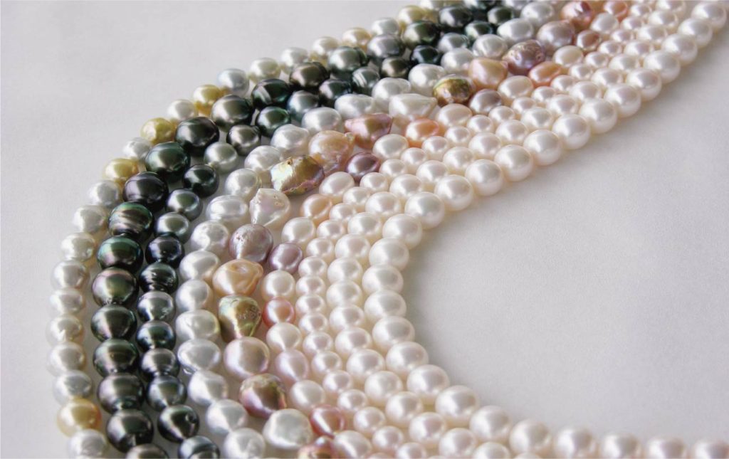 真珠(パール)の見分け方って？アコヤ、黒蝶、マベパール……種類や色、形をおさらい | ジュエリーノート